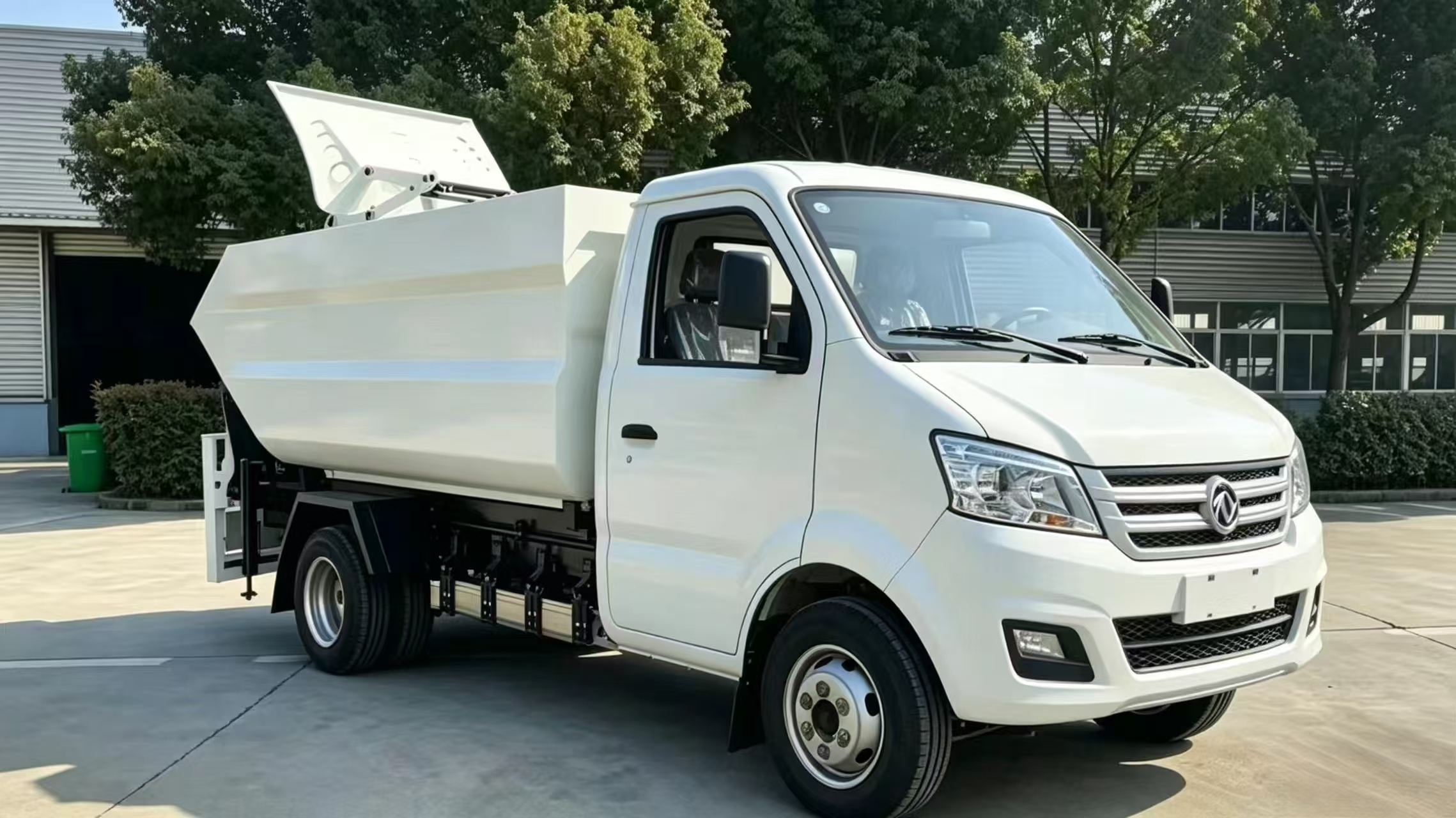 GWQHMS35电动后翻桶垃圾车（欧标上牌）