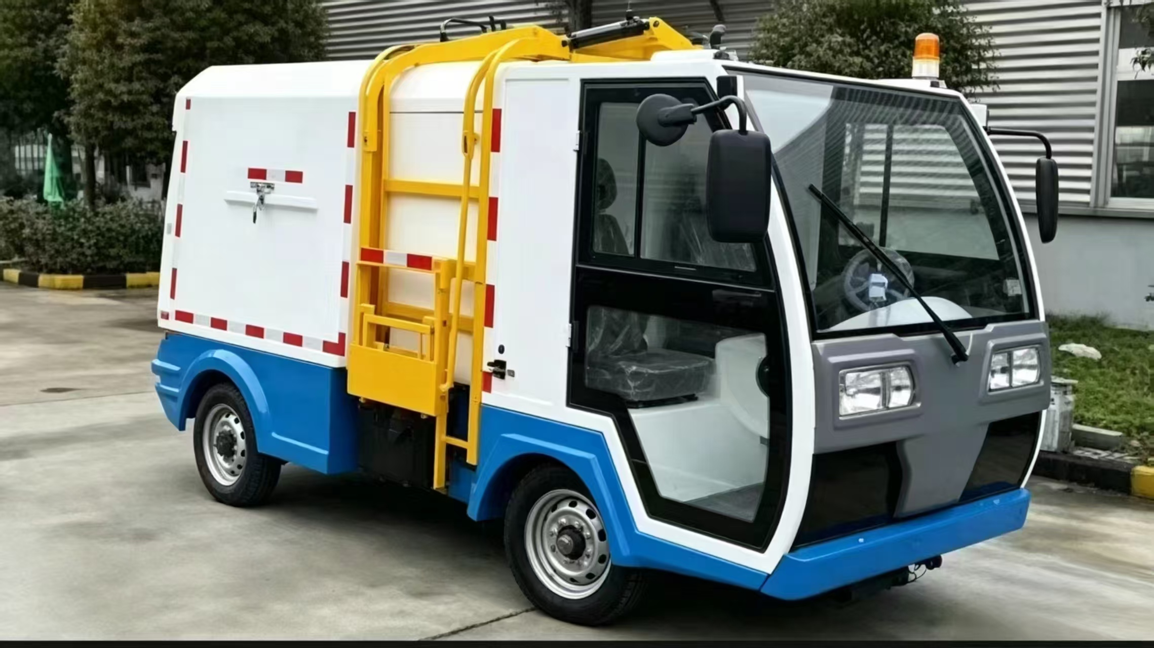 GW5506A电动侧翻桶垃圾车